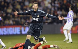 乐天堂fun89-九年时光铸就传奇，若纳坦-塔深情告别勒沃库森